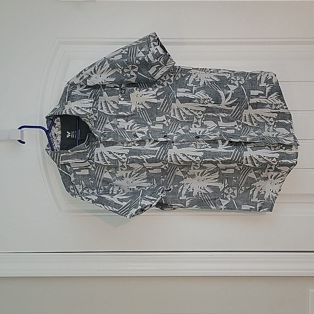Boy's button-down short sleeved shirt.